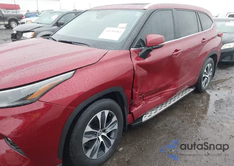 2022 Toyota Highlander Xle из США, поврежденный, VIN 5TDGZRAHXNS138663